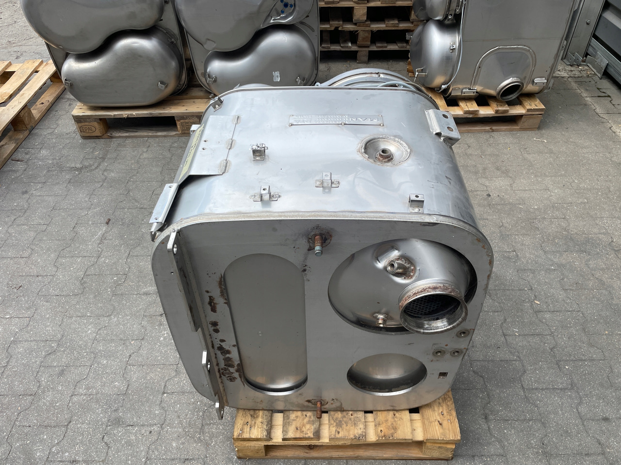 KATALIZATOR MAN TGX TGS EURO 6 DPF TŁUMIK WYDECH 81151036114 - Tubo de escape para Camión: foto 5 KATALIZATOR MAN TGX TGS EURO 6 DPF TŁUMIK WYDECH 81151036114 - Tubo de escape para Camión: foto 5