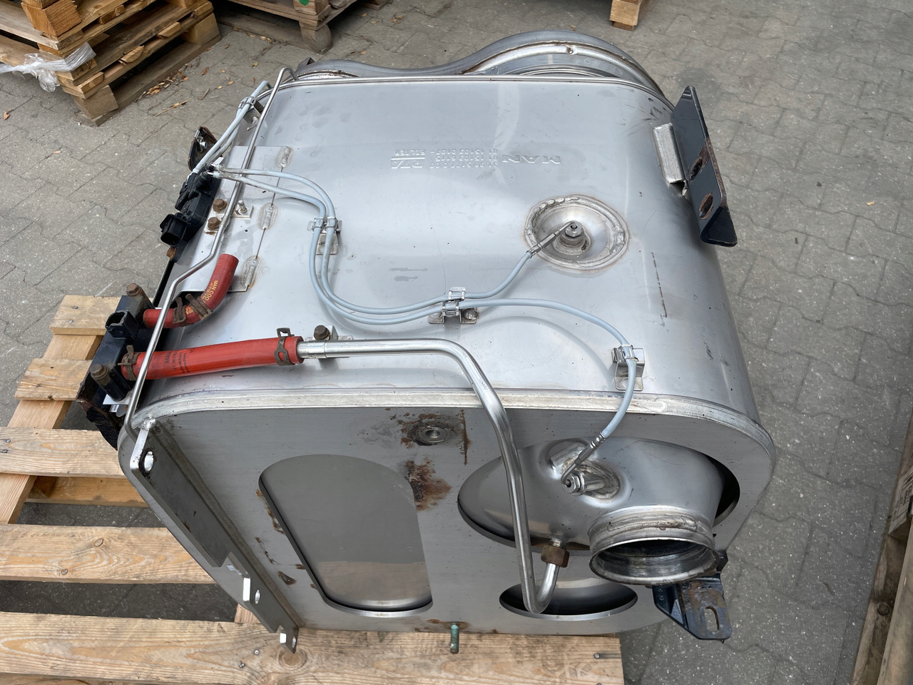 KATALIZATOR MAN TGX TGS EURO 6 DPF TŁUMIK WYDECH 81151036115 - Tubo de escape para Camión: foto 4 KATALIZATOR MAN TGX TGS EURO 6 DPF TŁUMIK WYDECH 81151036115 - Tubo de escape para Camión: foto 4