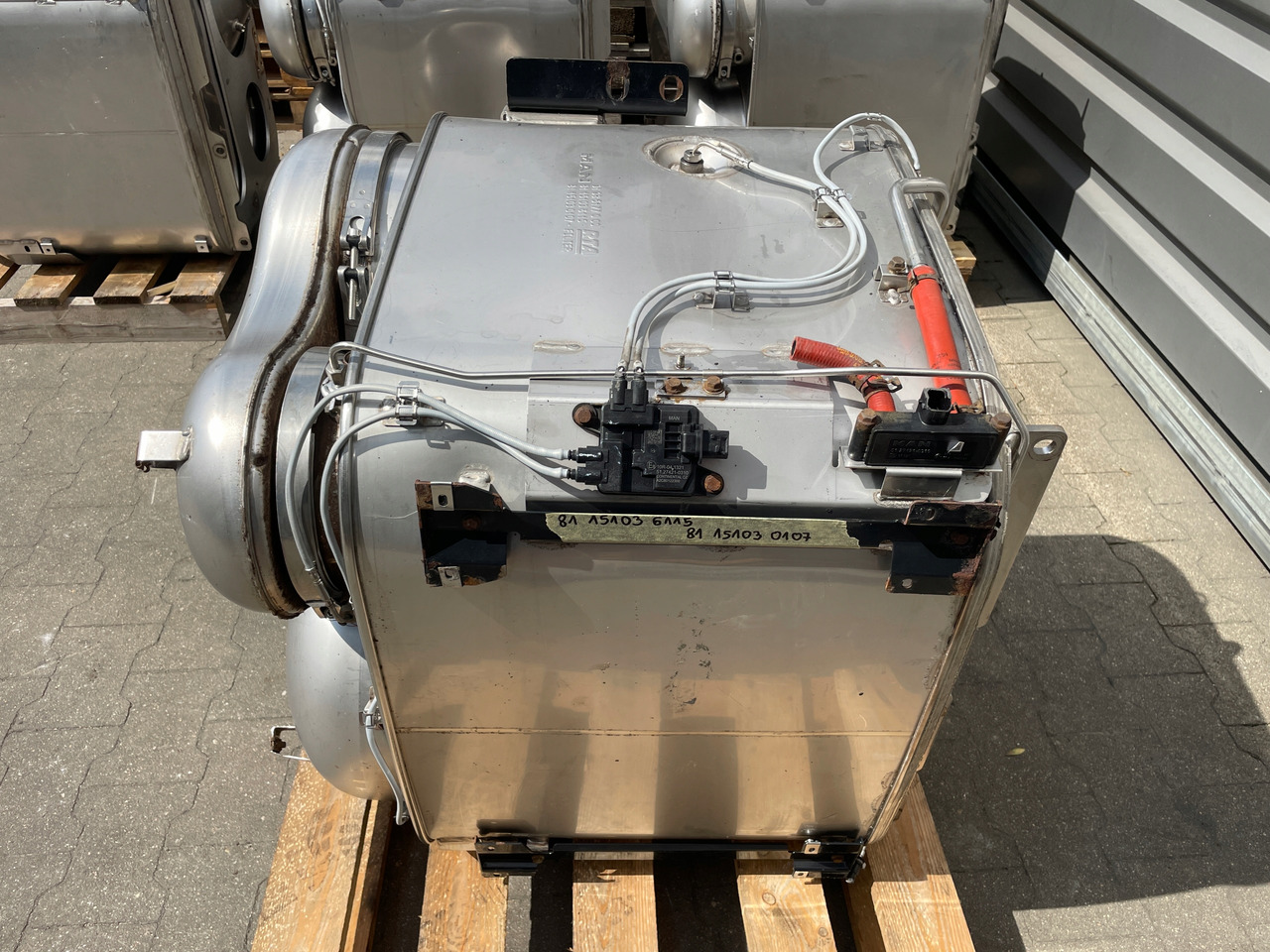 KATALIZATOR MAN TGX TGS EURO 6 DPF TŁUMIK WYDECH 81151036115 - Convertidor catalítico para Camión: foto 2 KATALIZATOR MAN TGX TGS EURO 6 DPF TŁUMIK WYDECH 81151036115 - Convertidor catalítico para Camión: foto 2