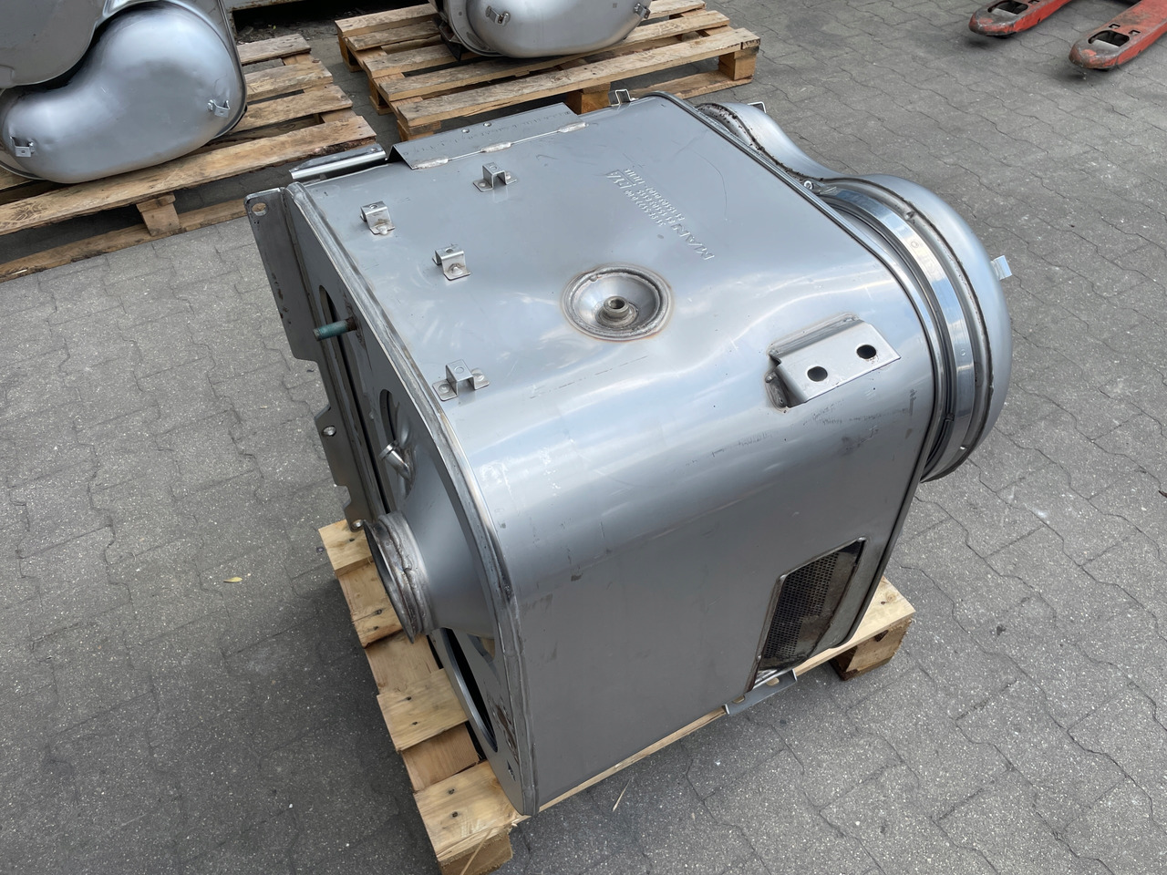 KATALIZATOR MAN TGX TGS EURO 6 DPF TŁUMIK WYDECH 81151036115 - Convertidor catalítico para Camión: foto 5 KATALIZATOR MAN TGX TGS EURO 6 DPF TŁUMIK WYDECH 81151036115 - Convertidor catalítico para Camión: foto 5