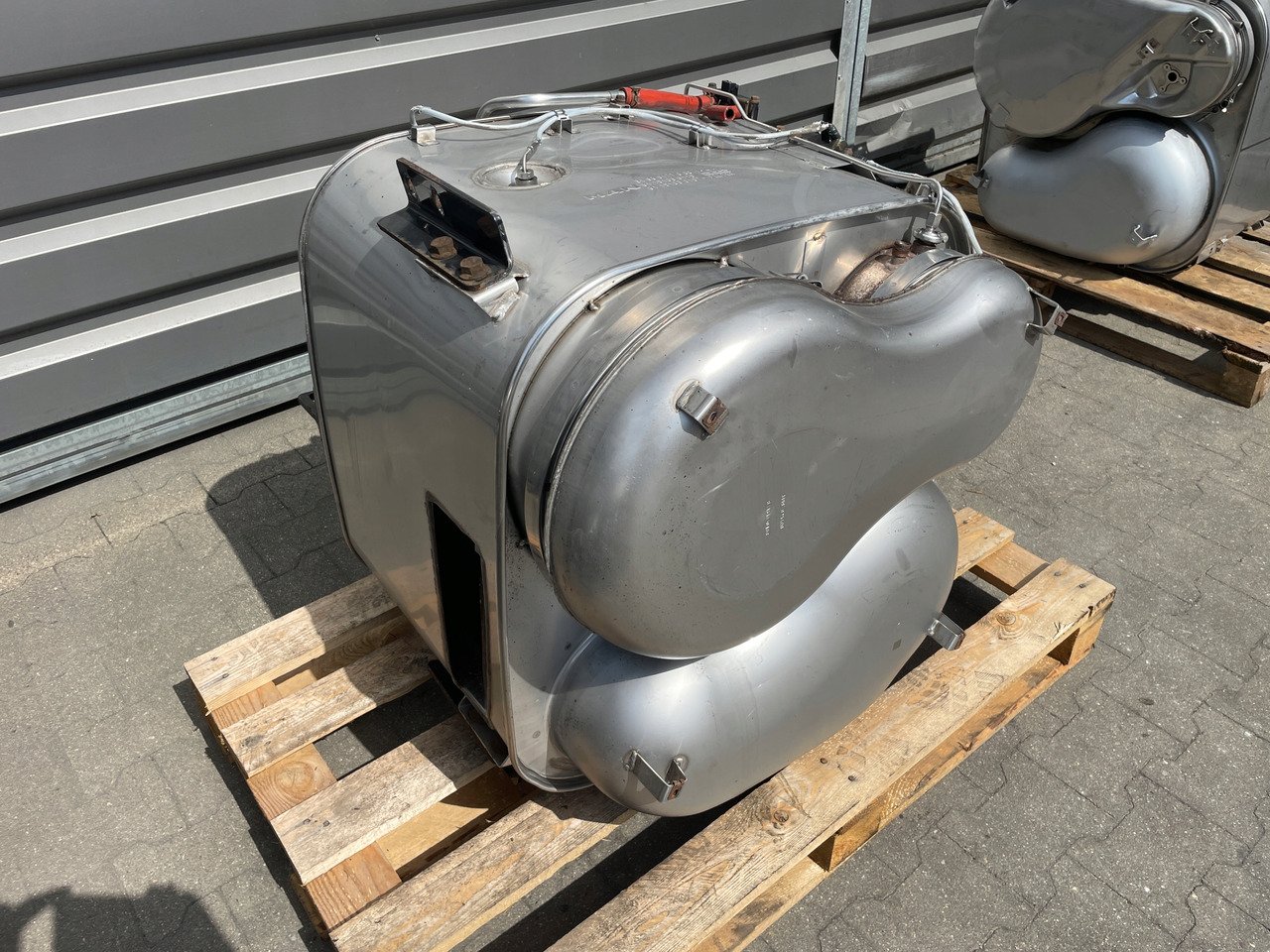 KATALIZATOR MAN TGX TGS EURO 6 DPF TŁUMIK WYDECH 81151036115 - Convertidor catalítico para Camión: foto 3 KATALIZATOR MAN TGX TGS EURO 6 DPF TŁUMIK WYDECH 81151036115 - Convertidor catalítico para Camión: foto 3