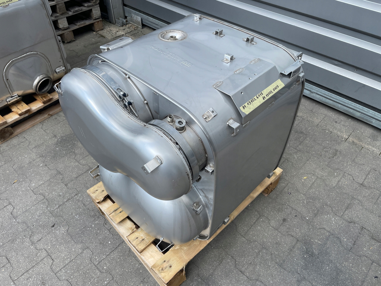 KATALIZATOR MAN TGX TGS EURO 6 DPF TŁUMIK WYDECH 81151036115 - Convertidor catalítico para Camión: foto 4 KATALIZATOR MAN TGX TGS EURO 6 DPF TŁUMIK WYDECH 81151036115 - Convertidor catalítico para Camión: foto 4