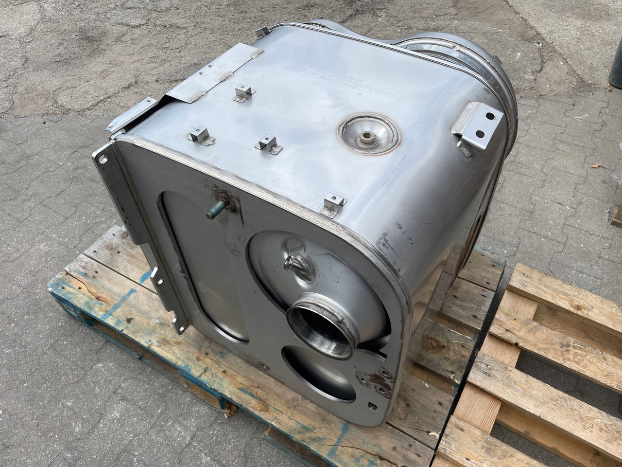 KATALIZATOR MAN TGX TGS EURO 6 DPF TŁUMIK WYDECH 81151036115 - Convertidor catalítico para Camión: foto 4 KATALIZATOR MAN TGX TGS EURO 6 DPF TŁUMIK WYDECH 81151036115 - Convertidor catalítico para Camión: foto 4