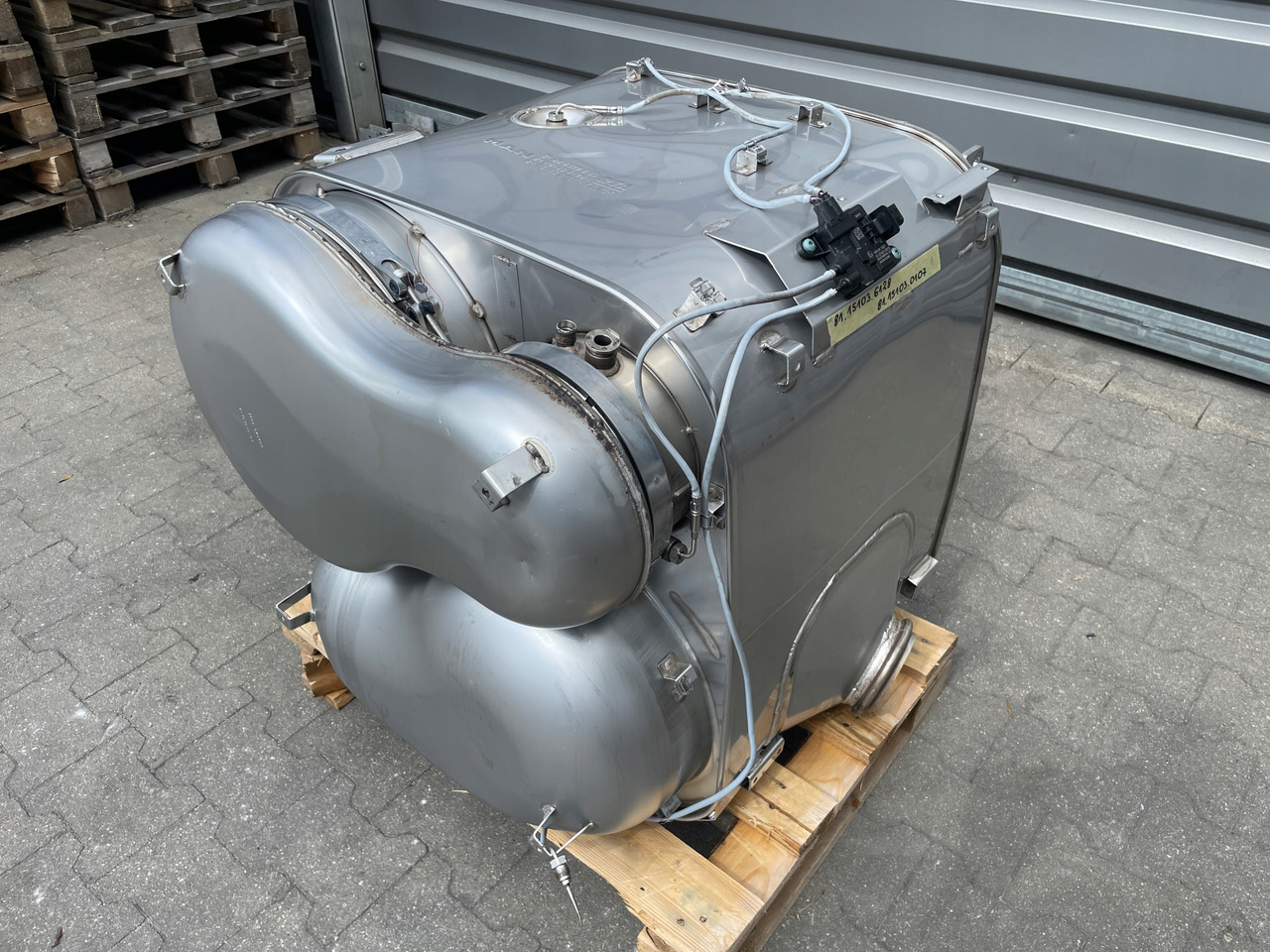 KATALIZATOR MAN TGX TGS EURO 6 DPF TŁUMIK WYDECH 81151036128 - Convertidor catalítico para Camión: foto 2 KATALIZATOR MAN TGX TGS EURO 6 DPF TŁUMIK WYDECH 81151036128 - Convertidor catalítico para Camión: foto 2