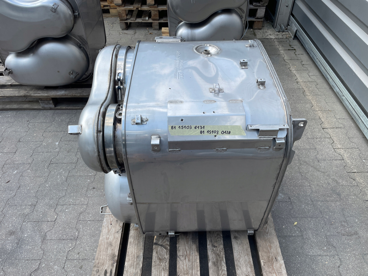 KATALIZATOR MAN TGX TGS EURO 6 DPF TŁUMIK WYDECH 81151036131 - Convertidor catalítico para Camión: foto 2 KATALIZATOR MAN TGX TGS EURO 6 DPF TŁUMIK WYDECH 81151036131 - Convertidor catalítico para Camión: foto 2