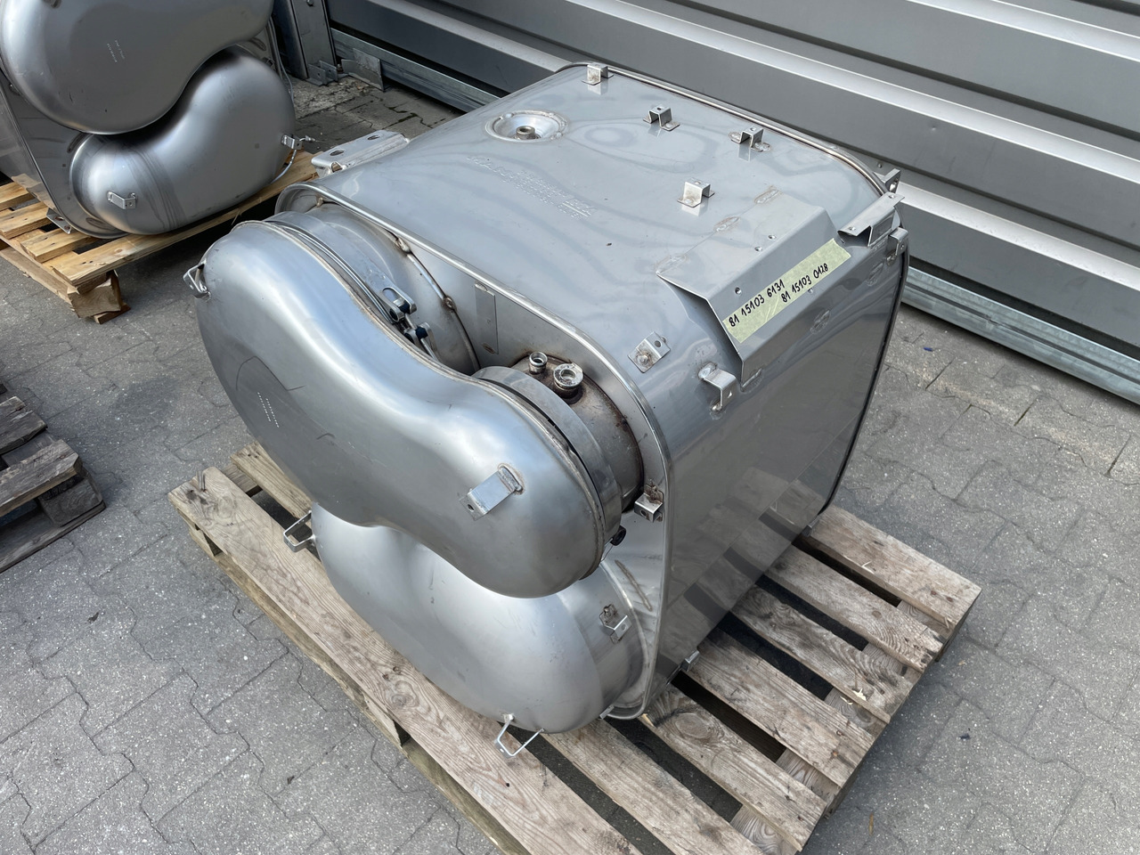 KATALIZATOR MAN TGX TGS EURO 6 DPF TŁUMIK WYDECH 81151036131 - Convertidor catalítico para Camión: foto 1 KATALIZATOR MAN TGX TGS EURO 6 DPF TŁUMIK WYDECH 81151036131 - Convertidor catalítico para Camión: foto 1