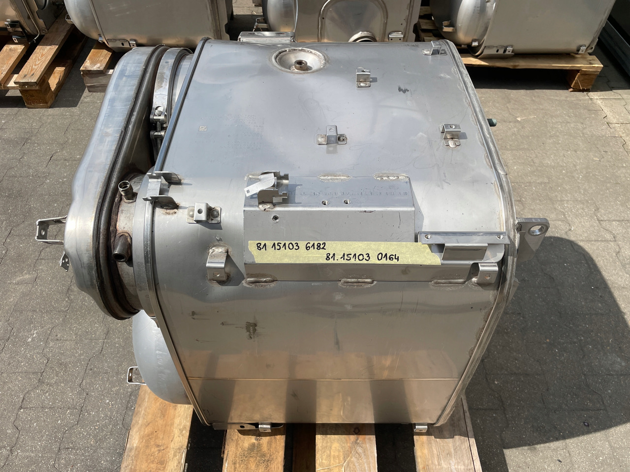 KATALIZATOR MAN TGX TGS EURO 6 DPF TŁUMIK WYDECH 81151036182 - Convertidor catalítico para Camión: foto 1 KATALIZATOR MAN TGX TGS EURO 6 DPF TŁUMIK WYDECH 81151036182 - Convertidor catalítico para Camión: foto 1