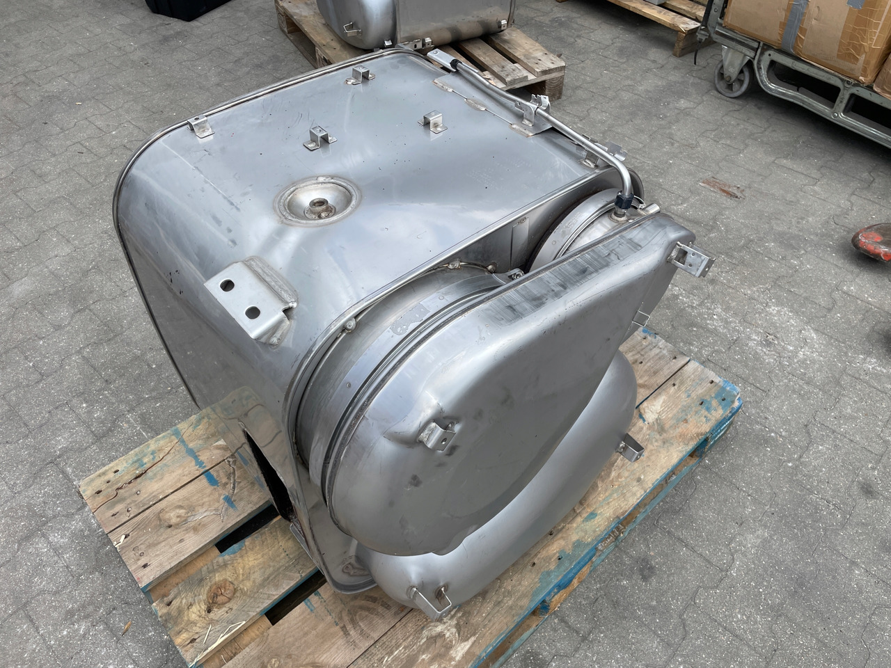 KATALIZATOR MAN TGX TGS EURO 6 DPF TŁUMIK WYDECH 81151036182 - Convertidor catalítico para Camión: foto 3 KATALIZATOR MAN TGX TGS EURO 6 DPF TŁUMIK WYDECH 81151036182 - Convertidor catalítico para Camión: foto 3