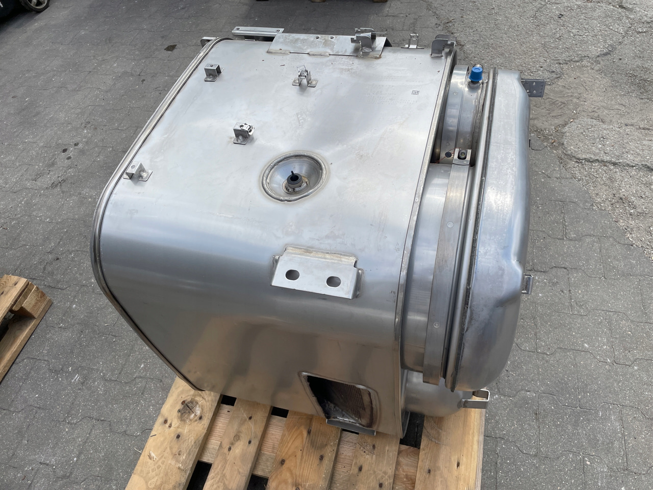 KATALIZATOR MAN TGX TGS EURO 6 DPF TŁUMIK WYDECH 81151036247 - Convertidor catalítico: foto 3 KATALIZATOR MAN TGX TGS EURO 6 DPF TŁUMIK WYDECH 81151036247 - Convertidor catalítico: foto 3