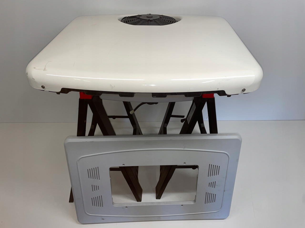 KLIMATYZACJA SLIMCOOL FACTORY PREP DAF MAN SCANIA - Compresor de aire acondicionado para Camión: foto 1 KLIMATYZACJA SLIMCOOL FACTORY PREP DAF MAN SCANIA - Compresor de aire acondicionado para Camión: foto 1