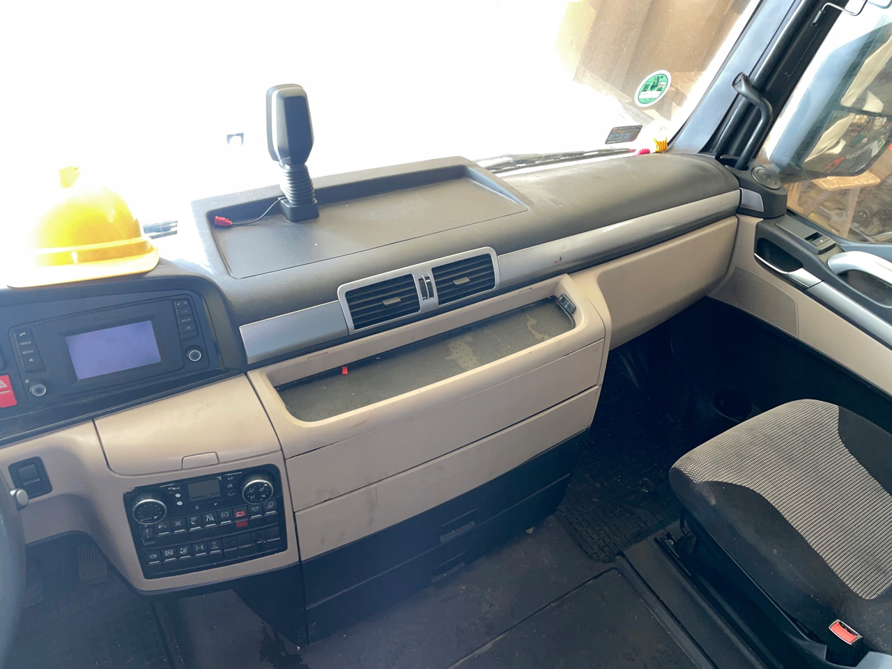 KOMPLETNA KABINA MAN TGX XXL EURO 6 LIFT JASNY ŚRODEK - Cabina para Camión: foto 3 KOMPLETNA KABINA MAN TGX XXL EURO 6 LIFT JASNY ŚRODEK - Cabina para Camión: foto 3