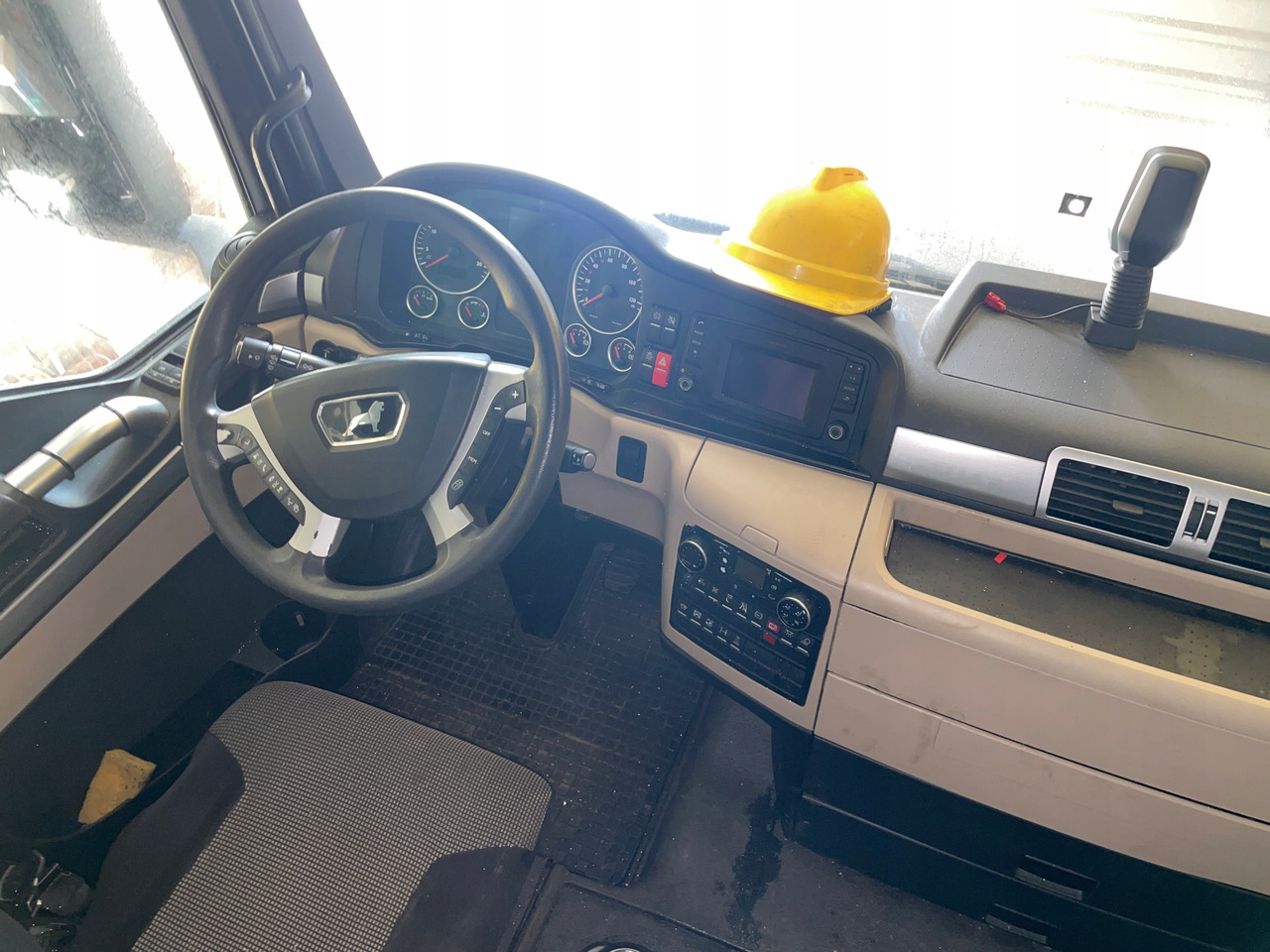 KOMPLETNA KABINA MAN TGX XXL EURO 6 LIFT JASNY ŚRODEK - Cabina para Camión: foto 2 KOMPLETNA KABINA MAN TGX XXL EURO 6 LIFT JASNY ŚRODEK - Cabina para Camión: foto 2