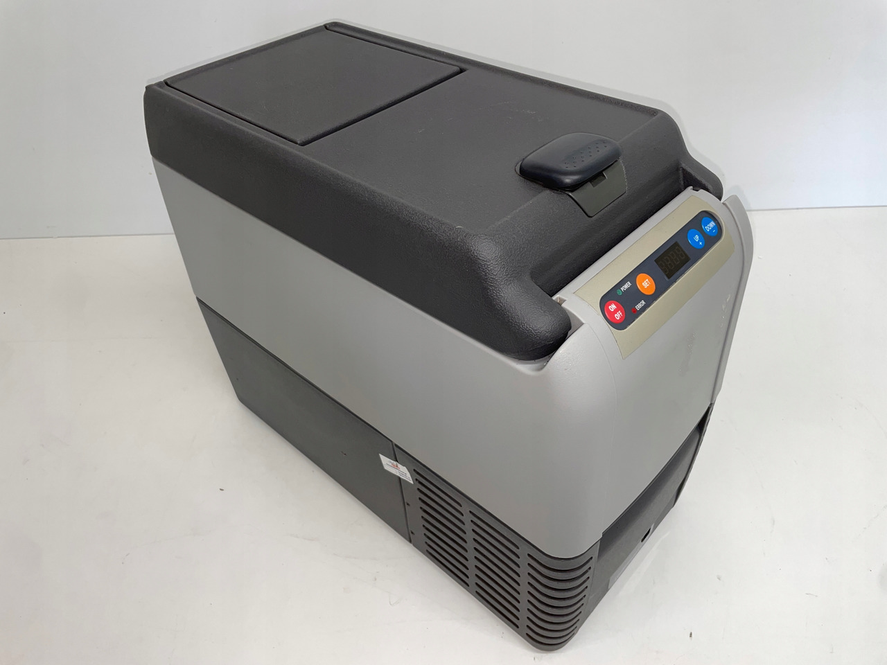 LODÓWKA CHŁODZIARKA MERCEDES 17000157 A9678300060 ZGS 120 24V - Cabina e interior para Camión: foto 1 LODÓWKA CHŁODZIARKA MERCEDES 17000157 A9678300060 ZGS 120 24V - Cabina e interior para Camión: foto 1