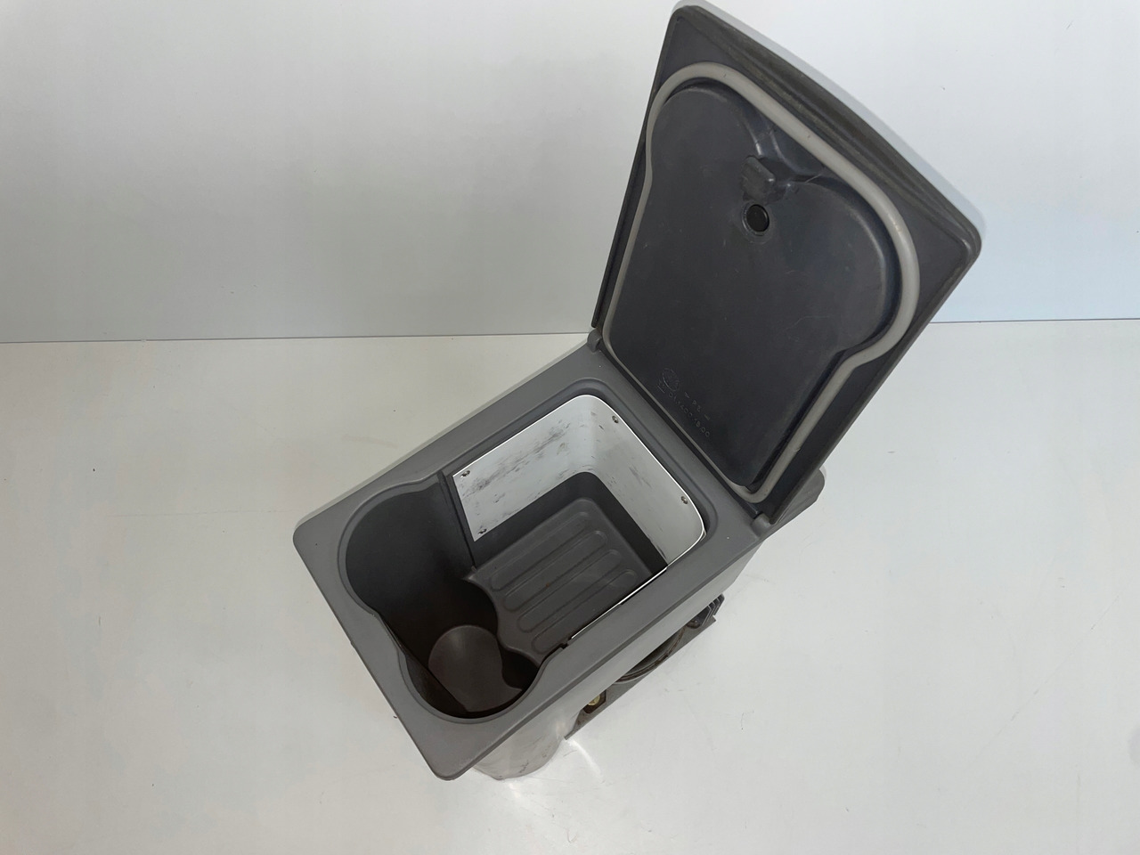 LODÓWKA CHŁODZIARKA MERCEDES ACTROS 80032324 - Cabina e interior para Camión: foto 2 LODÓWKA CHŁODZIARKA MERCEDES ACTROS 80032324 - Cabina e interior para Camión: foto 2