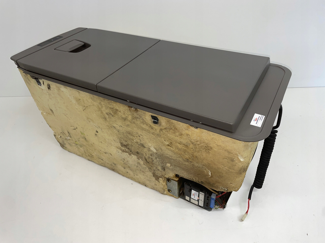 LODÓWKA CHŁODZIARKA SCANIA S 2706575 40 LITRÓW - Cabina e interior para Camión: foto 4 LODÓWKA CHŁODZIARKA SCANIA S 2706575 40 LITRÓW - Cabina e interior para Camión: foto 4