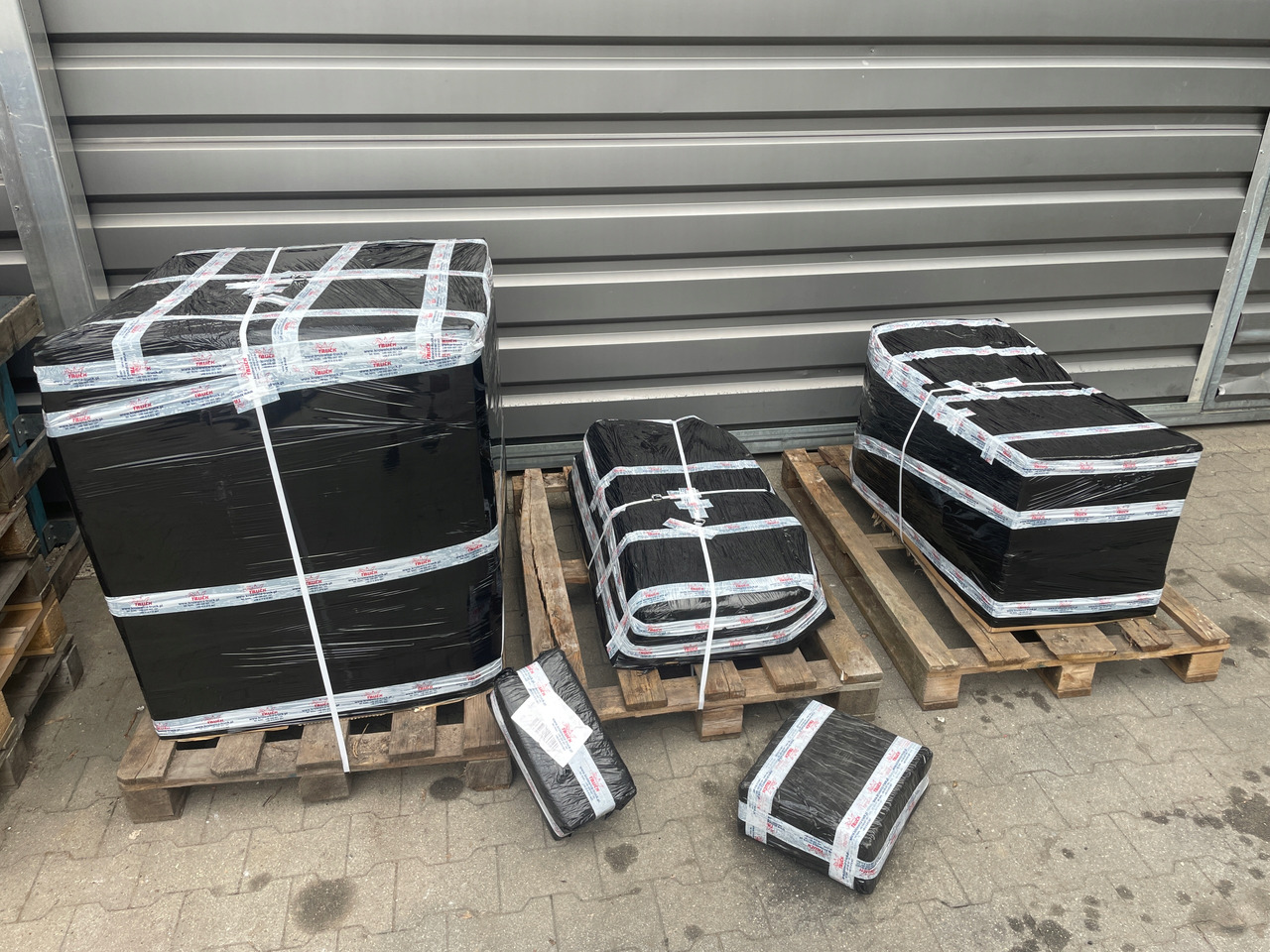 ORYGINALNY GRILL GRIL ZDERZAKA ZDERZAK MAN TGX TGX3 TGX-3 81416146084 - Parrilla para Camión: foto 5 ORYGINALNY GRILL GRIL ZDERZAKA ZDERZAK MAN TGX TGX3 TGX-3 81416146084 - Parrilla para Camión: foto 5