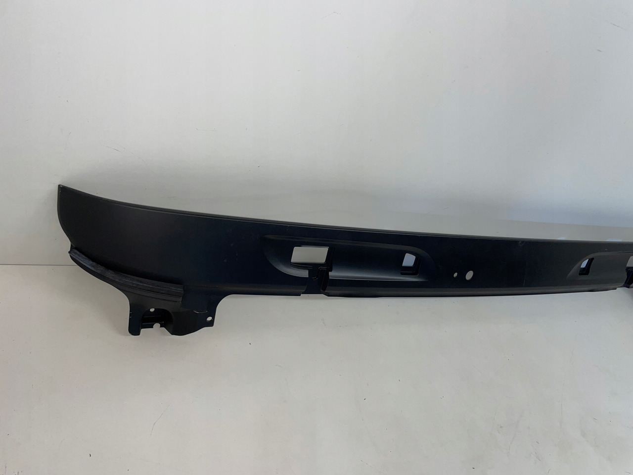 PODSZYBIE OSŁONA MASKOWNICA DAF CF 1980795 - Parabrisas para Camión: foto 2 PODSZYBIE OSŁONA MASKOWNICA DAF CF 1980795 - Parabrisas para Camión: foto 2