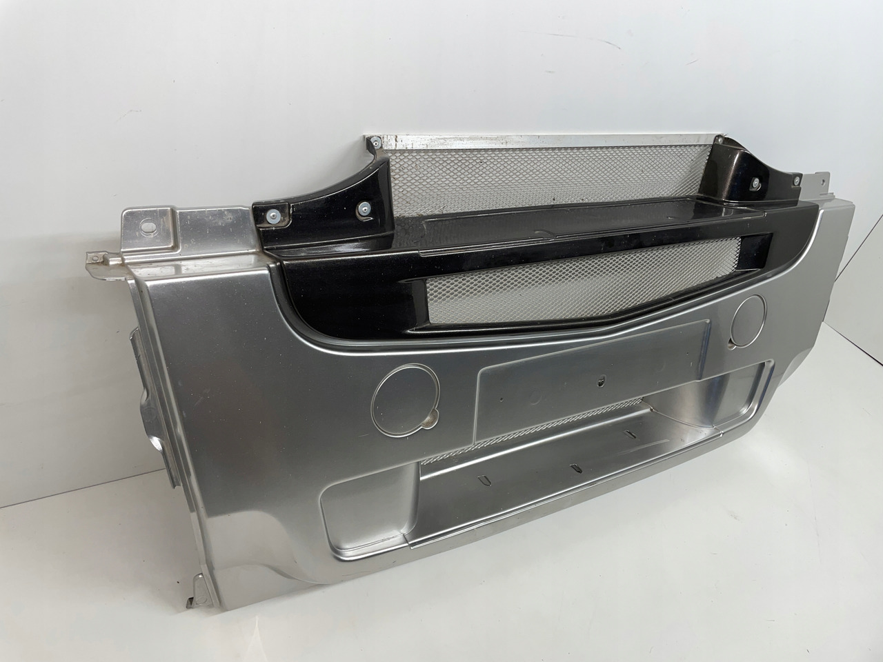 ŚRODEK ZDERZAK NAKŁADKA OSŁONA RENAULT MAGNUM DXI - Parachoques para Camión: foto 3 ŚRODEK ZDERZAK NAKŁADKA OSŁONA RENAULT MAGNUM DXI - Parachoques para Camión: foto 3