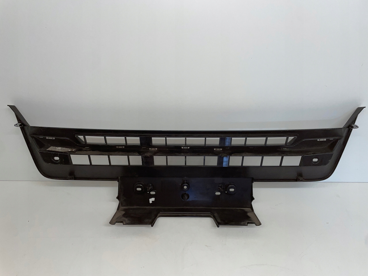 ŚRODKOWY GRILL CHROM ZDERZAKA MAN TGS TG3 TGS 3 ATRAPA 81416146086 - Parrilla para Camión: foto 4 ŚRODKOWY GRILL CHROM ZDERZAKA MAN TGS TG3 TGS 3 ATRAPA 81416146086 - Parrilla para Camión: foto 4