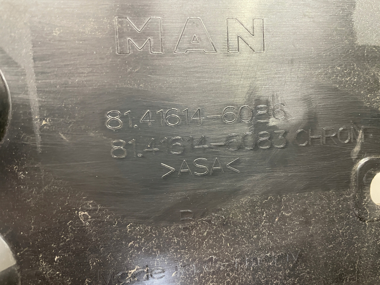 ŚRODKOWY GRILL CHROM ZDERZAKA MAN TGS TG3 TGS 3 ATRAPA 81416146086 - Parrilla para Camión: foto 5 ŚRODKOWY GRILL CHROM ZDERZAKA MAN TGS TG3 TGS 3 ATRAPA 81416146086 - Parrilla para Camión: foto 5