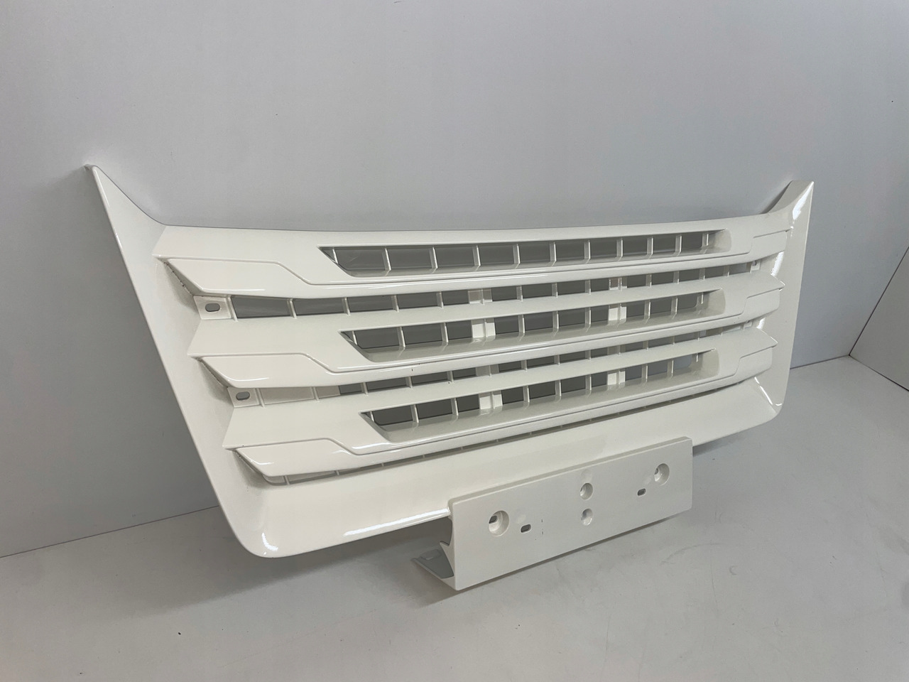 ŚRODKOWY GRILL ZDERZAKA MAN TGX TG3 TGX 3 ATRAPA 81416146085 - Parrilla para Camión: foto 2 ŚRODKOWY GRILL ZDERZAKA MAN TGX TG3 TGX 3 ATRAPA 81416146085 - Parrilla para Camión: foto 2