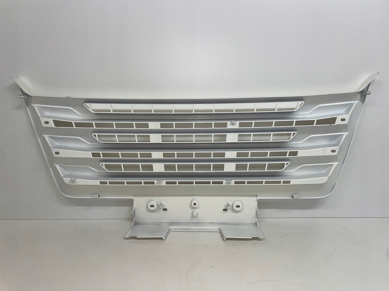 ŚRODKOWY GRILL ZDERZAKA MAN TGX TG3 TGX 3 ATRAPA 81416146085 - Parrilla para Camión: foto 4 ŚRODKOWY GRILL ZDERZAKA MAN TGX TG3 TGX 3 ATRAPA 81416146085 - Parrilla para Camión: foto 4
