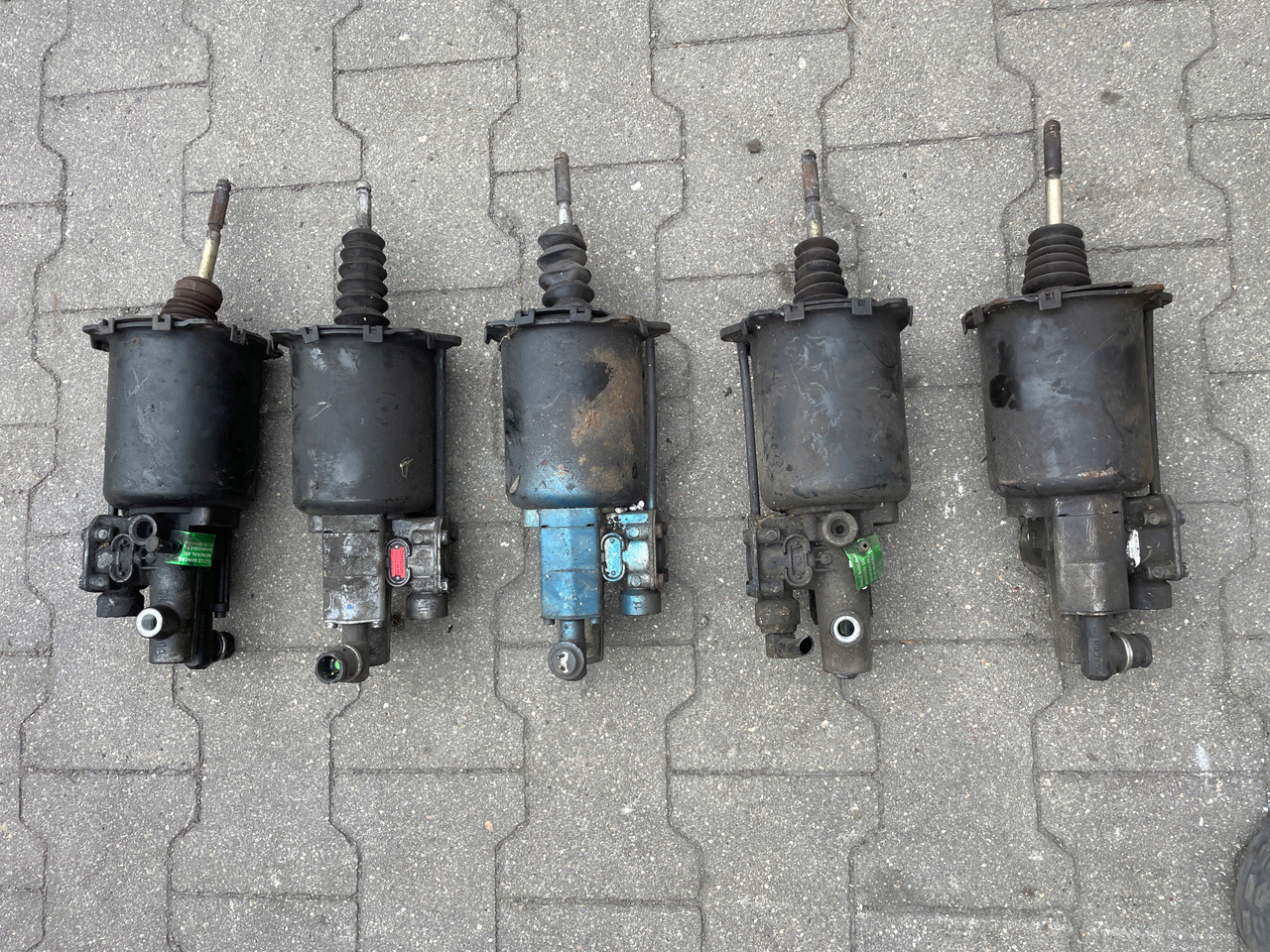 WYBIERAK SKRZYNI BIEGÓW WYSPRZĘGLIK ZAWÓR MAN TGA TGS TGX 9700514127 - Cilindro de embrague para Camión: foto 2 WYBIERAK SKRZYNI BIEGÓW WYSPRZĘGLIK ZAWÓR MAN TGA TGS TGX 9700514127 - Cilindro de embrague para Camión: foto 2