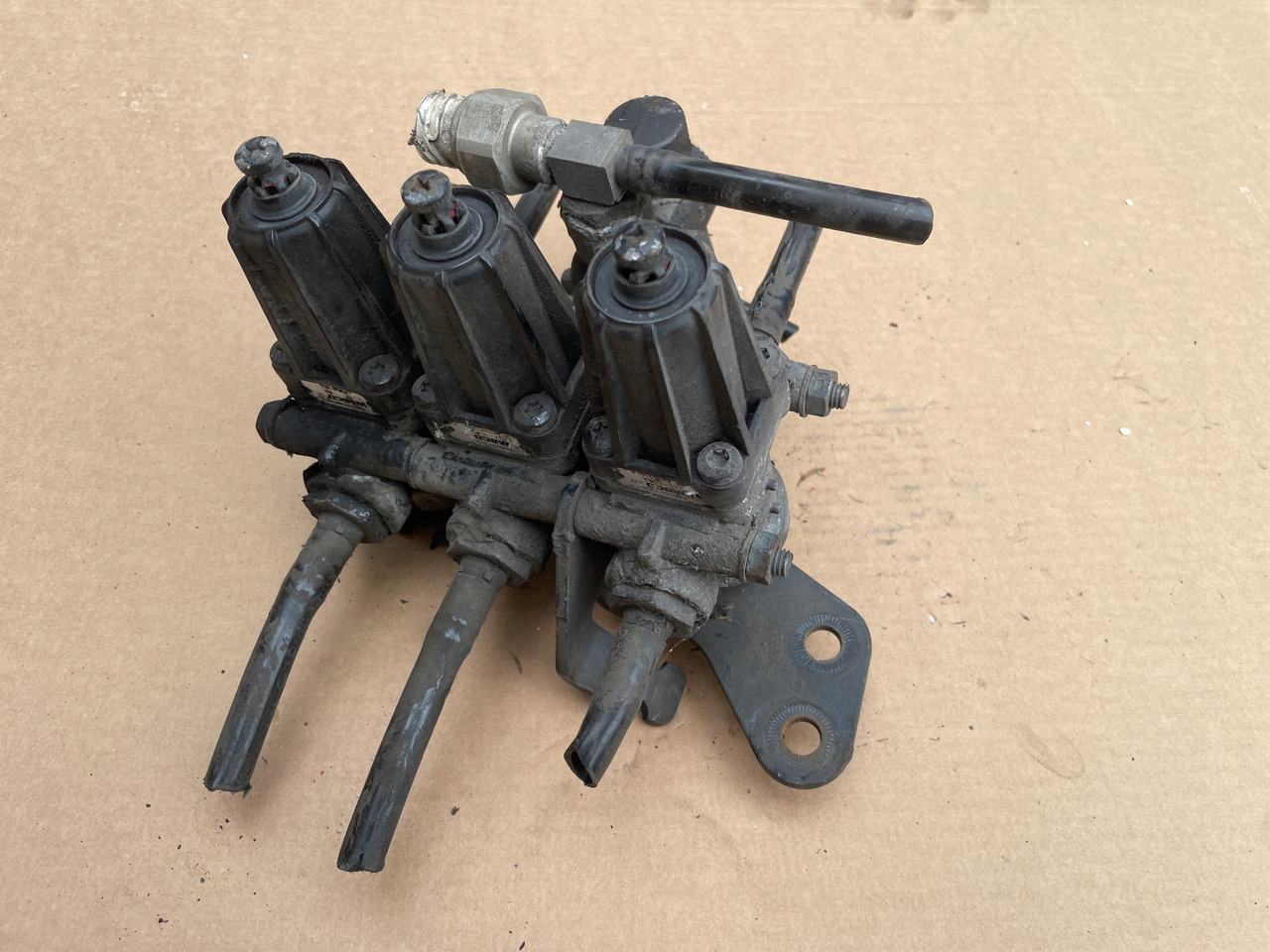 ZAWÓR REDUKCUJNY REDUKTOR CIŚNIENIA MAN TGA TGX TGS 4750103000 - Suspensión neumática para Camión: foto 1 ZAWÓR REDUKCUJNY REDUKTOR CIŚNIENIA MAN TGA TGX TGS 4750103000 - Suspensión neumática para Camión: foto 1