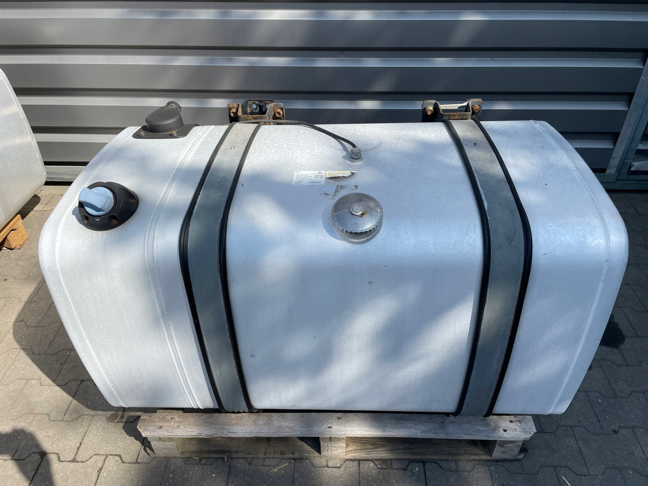 ZBIORNIK PALIWA MAN TGX TGS 470 L 85 ADBLUE 135X70X70 - Depósito de combustible para Camión: foto 1 ZBIORNIK PALIWA MAN TGX TGS 470 L 85 ADBLUE 135X70X70 - Depósito de combustible para Camión: foto 1