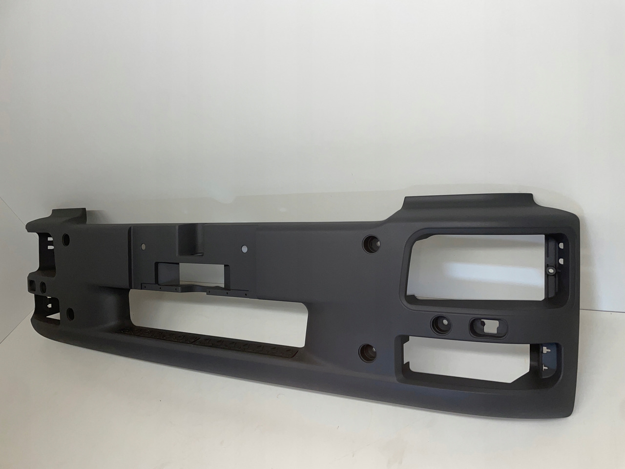 ZDERZAK MAN TGM SZEROKI 81416100354 - Parachoques para Camión: foto 3 ZDERZAK MAN TGM SZEROKI 81416100354 - Parachoques para Camión: foto 3