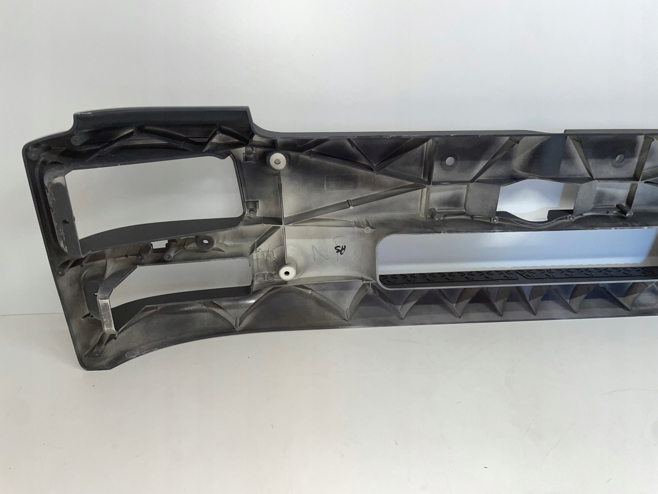 ZDERZAK MAN TGM SZEROKI 81416100354 - Parachoques para Camión: foto 5 ZDERZAK MAN TGM SZEROKI 81416100354 - Parachoques para Camión: foto 5