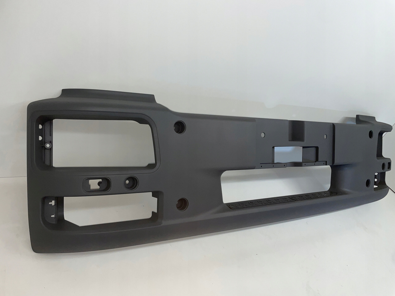 ZDERZAK MAN TGM SZEROKI 81416100354 - Parachoques para Camión: foto 2 ZDERZAK MAN TGM SZEROKI 81416100354 - Parachoques para Camión: foto 2