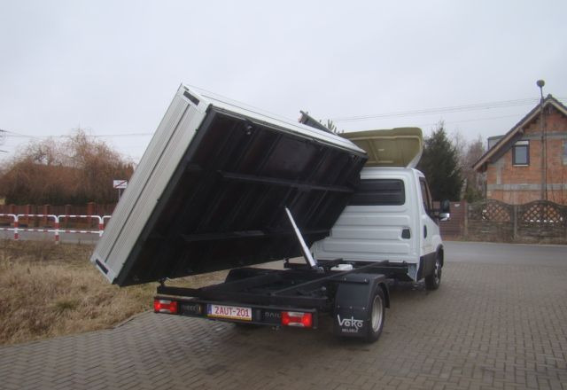 Iveco DAILY 35 C 15 3.5T 4.60M 3.5T NA HAKU CLIMATRONIC - Furgoneta basculante: foto 5 Iveco DAILY 35 C 15 3.5T 4.60M 3.5T NA HAKU CLIMATRONIC - Furgoneta basculante: foto 5