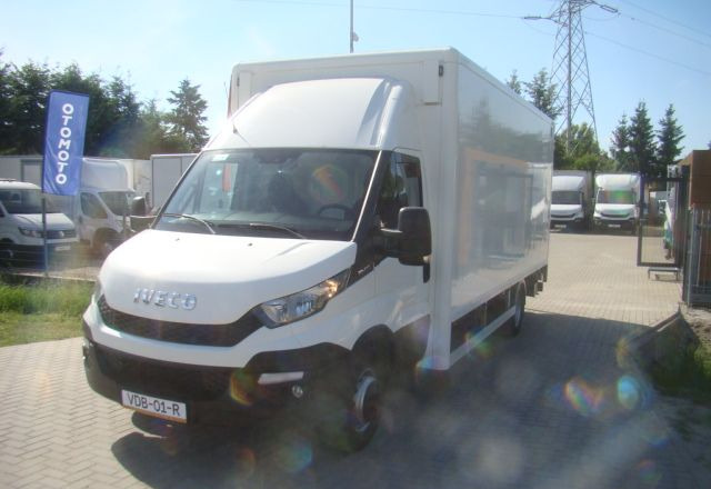 Iveco DAILY 70 C 18 3.0TDI 5.45M WINDA 1000KG - Camión caja cerrada: foto 1 Iveco DAILY 70 C 18 3.0TDI 5.45M WINDA 1000KG - Camión caja cerrada: foto 1