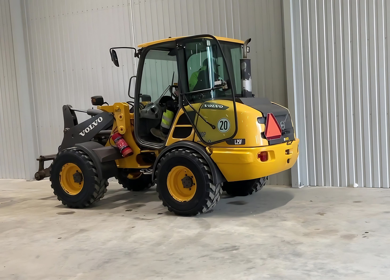 Volvo L 25 - Cargadora de ruedas: foto 1 Volvo L 25 - Cargadora de ruedas: foto 1