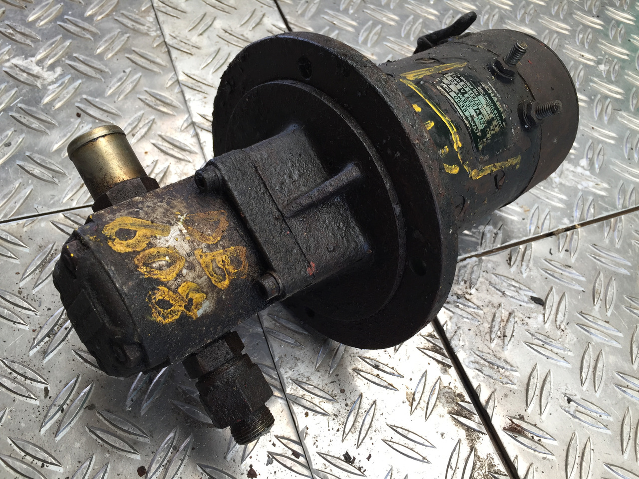 Gebrauchte Hydraulikpumpe, DB 608, Artikel-Nr. : A 99.9999. 9999 - Bomba hidráulica para Camión: foto 4 Gebrauchte Hydraulikpumpe, DB 608, Artikel-Nr. : A 99.9999. 9999 - Bomba hidráulica para Camión: foto 4