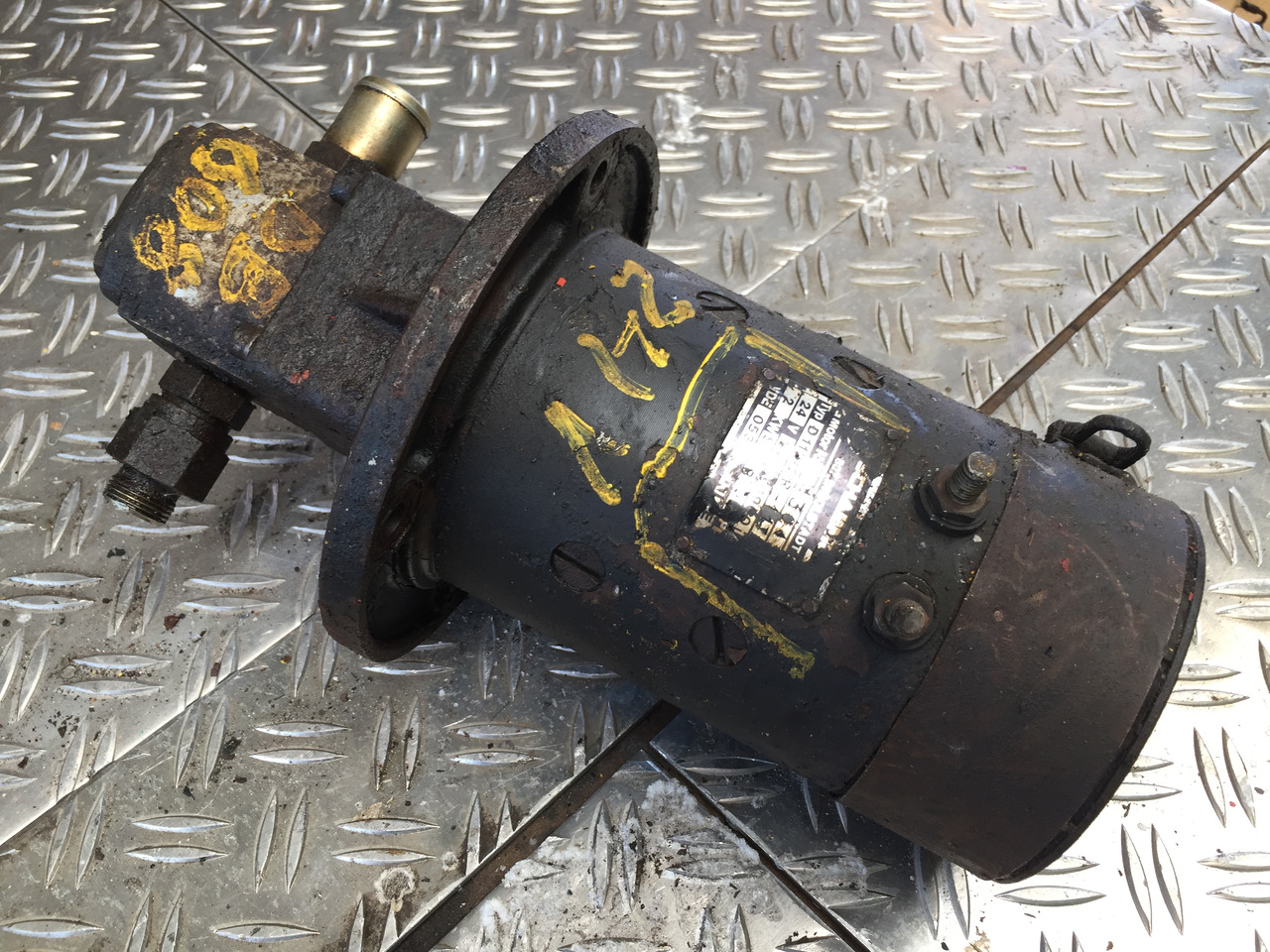 Gebrauchte Hydraulikpumpe, DB 608, Artikel-Nr. : A 99.9999. 9999 - Bomba hidráulica para Camión: foto 1 Gebrauchte Hydraulikpumpe, DB 608, Artikel-Nr. : A 99.9999. 9999 - Bomba hidráulica para Camión: foto 1