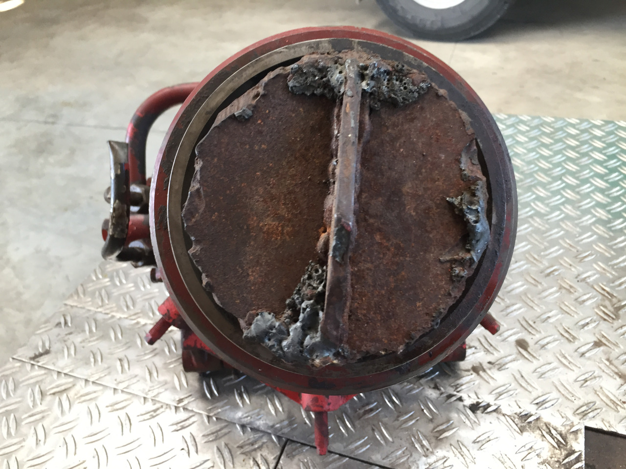 Gebrauchter Hydraulik Kippzylinder GEORG, Artikel - Nr. : A 999 999 99 99 - Cilindro hidráulico para Camión: foto 4 Gebrauchter Hydraulik Kippzylinder GEORG, Artikel - Nr. : A 999 999 99 99 - Cilindro hidráulico para Camión: foto 4