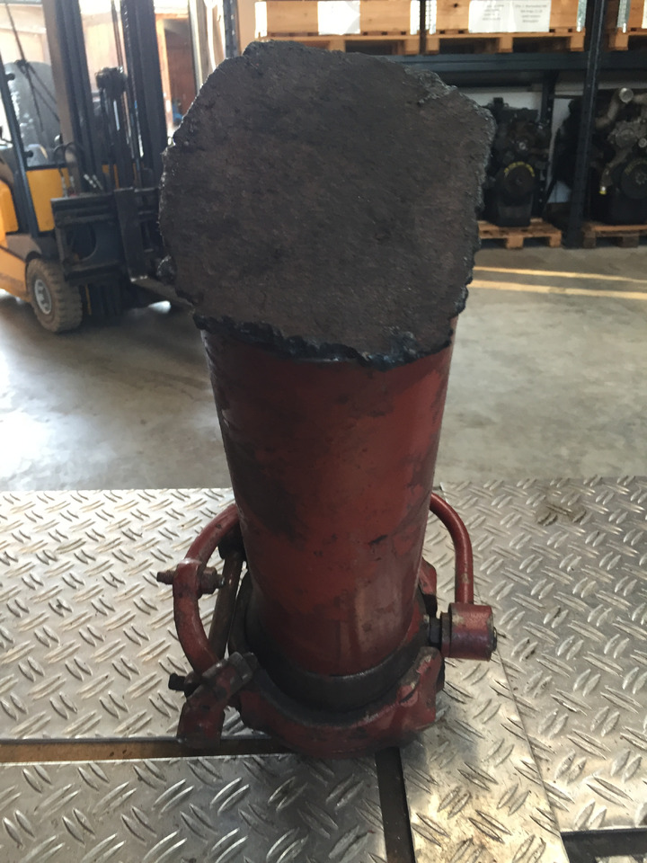 ---Gebrauchter Hydraulik Kippzylinder MEILLER, Artikel - Nr. : A 999 999 99 99 - Cilindro hidráulico para Camión: foto 4 ---Gebrauchter Hydraulik Kippzylinder MEILLER, Artikel - Nr. : A 999 999 99 99 - Cilindro hidráulico para Camión: foto 4