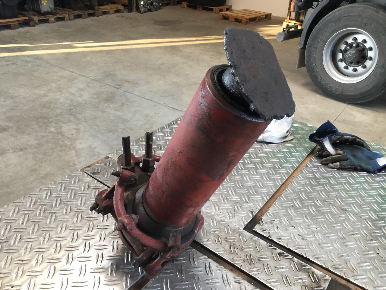 ---Gebrauchter Hydraulik Kippzylinder MEILLER, Artikel - Nr. : A 999 999 99 99 - Cilindro hidráulico para Camión: foto 1 ---Gebrauchter Hydraulik Kippzylinder MEILLER, Artikel - Nr. : A 999 999 99 99 - Cilindro hidráulico para Camión: foto 1