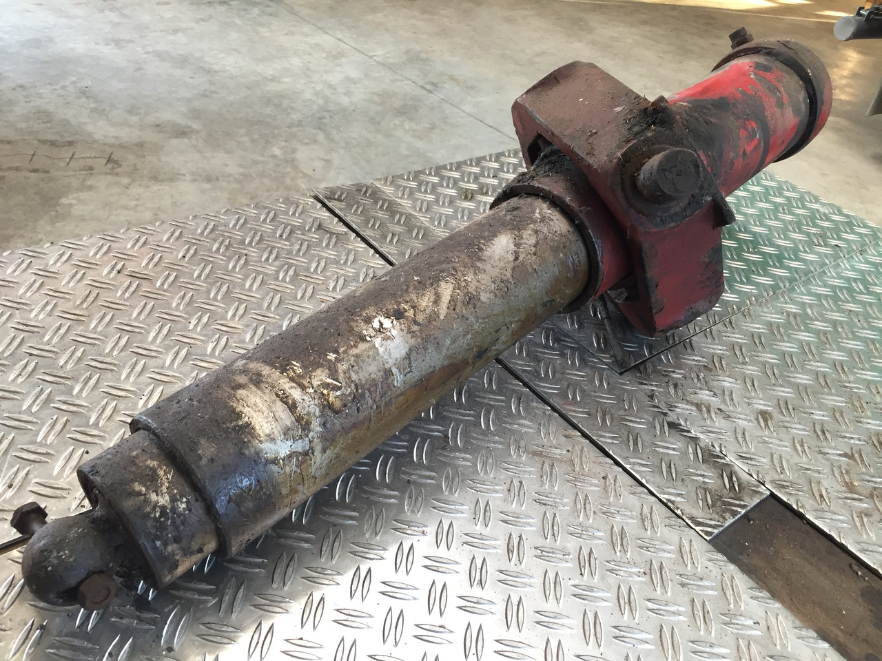 Gebrauchter Hydraulik Kippzylinder MEILLER für MAN 19.362 F90, Artikel - Nr. : A 999 999 99 99 - Cilindro hidráulico para Camión: foto 5 Gebrauchter Hydraulik Kippzylinder MEILLER für MAN 19.362 F90, Artikel - Nr. : A 999 999 99 99 - Cilindro hidráulico para Camión: foto 5