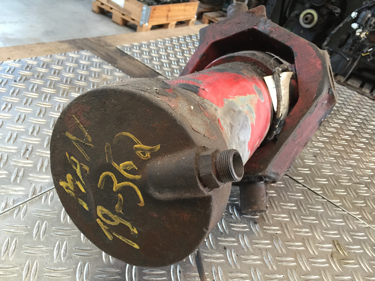 Gebrauchter Hydraulik Kippzylinder MEILLER für MAN 19.362 F90, Artikel - Nr. : A 999 999 99 99 - Cilindro hidráulico para Camión: foto 2 Gebrauchter Hydraulik Kippzylinder MEILLER für MAN 19.362 F90, Artikel - Nr. : A 999 999 99 99 - Cilindro hidráulico para Camión: foto 2