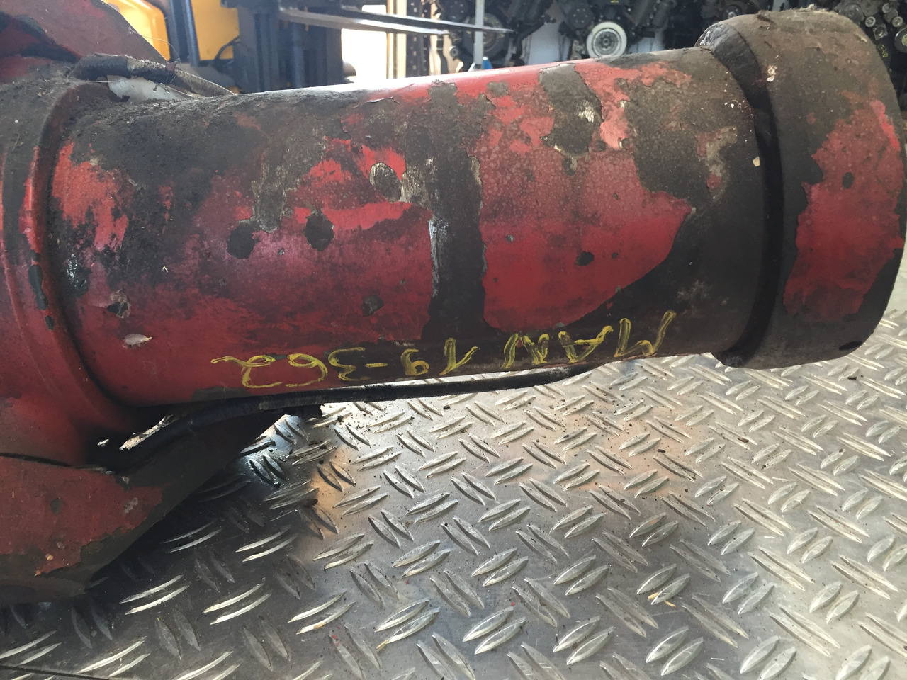 Gebrauchter Hydraulik Kippzylinder MEILLER für MAN 19.362 F90, Artikel - Nr. : A 999 999 99 99 - Cilindro hidráulico para Camión: foto 4 Gebrauchter Hydraulik Kippzylinder MEILLER für MAN 19.362 F90, Artikel - Nr. : A 999 999 99 99 - Cilindro hidráulico para Camión: foto 4