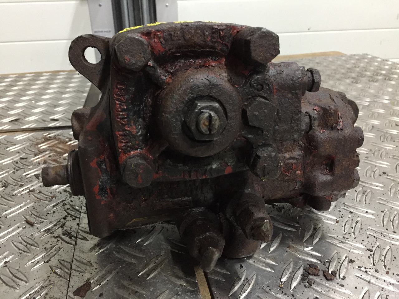 Gebrauchtes Lenkgetriebe IVECO 8013, Artikel - Nr.: 81.9999 - 9999 - Caja de dirección para Camión: foto 2 Gebrauchtes Lenkgetriebe IVECO 8013, Artikel - Nr.: 81.9999 - 9999 - Caja de dirección para Camión: foto 2