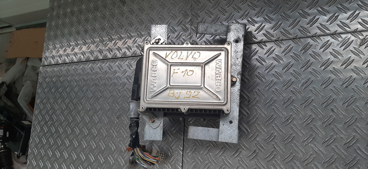 Gebrauchtes VOLVO F 10 Buajahr 1992, Motorsteuergerät von WABCO , Artikel - Nr. : 0 281 001 144 - Unidad de control para Camión: foto 1 Gebrauchtes VOLVO F 10 Buajahr 1992, Motorsteuergerät von WABCO , Artikel - Nr. : 0 281 001 144 - Unidad de control para Camión: foto 1