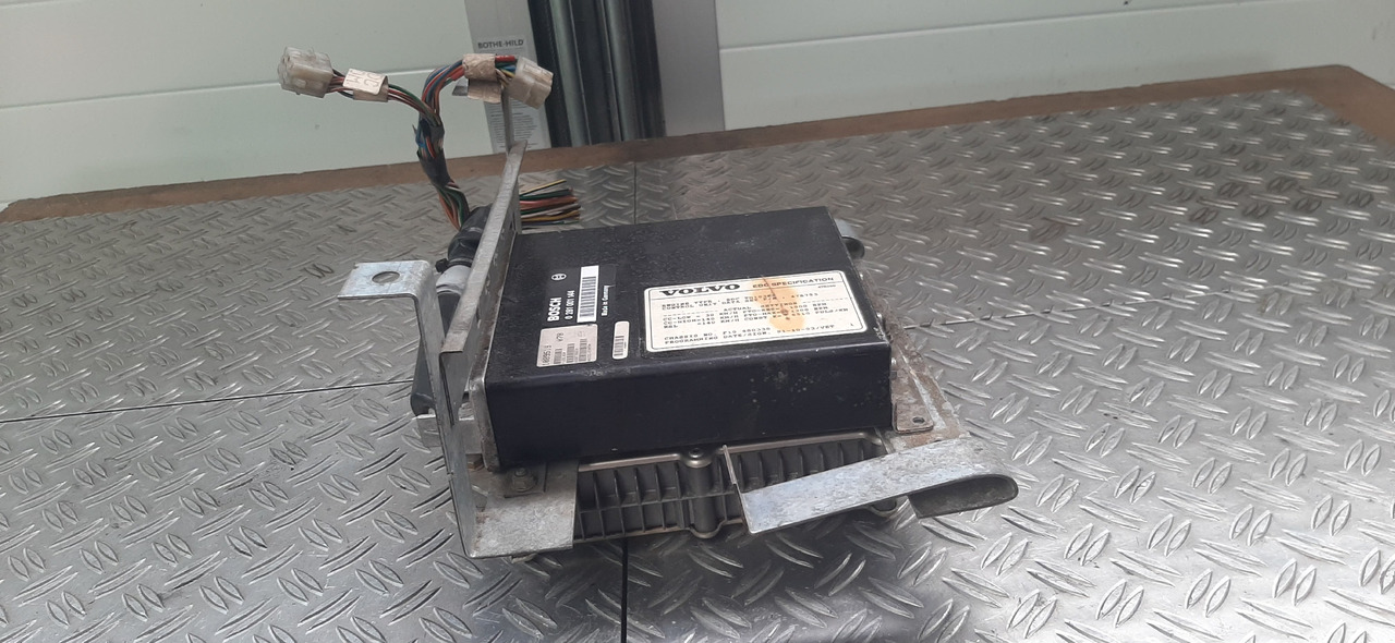 Gebrauchtes VOLVO Motorsteuergerät von Bosch , Artikel - Nr. : 0 281 001 144 - Unidad de control para Camión: foto 2 Gebrauchtes VOLVO Motorsteuergerät von Bosch , Artikel - Nr. : 0 281 001 144 - Unidad de control para Camión: foto 2