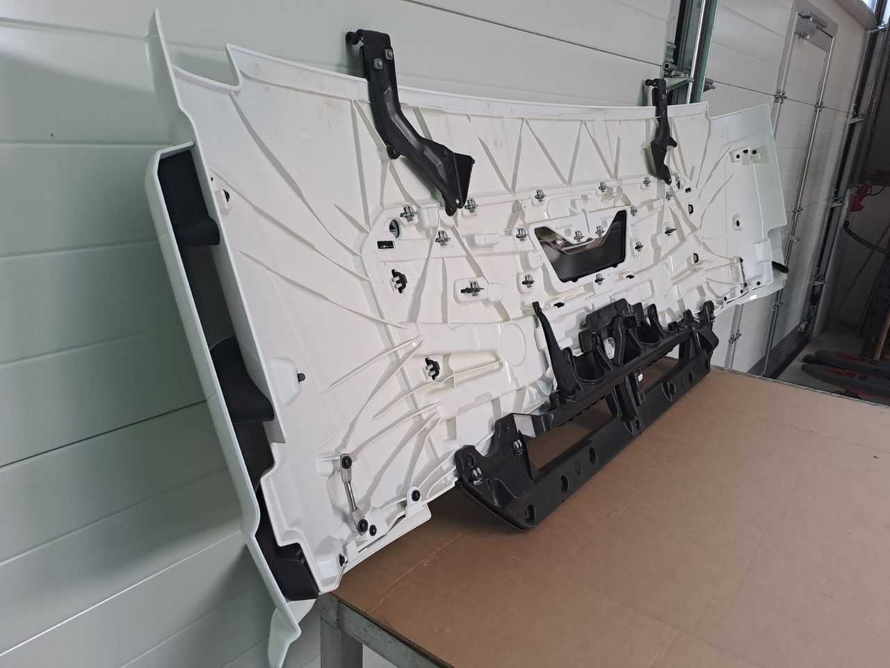 Capota para Camión Neuwertige Frontklappe, silber, schmal MAN TGL / TGM / TG3, Artikel - Nr.: 81.61110 - 6123: foto 6