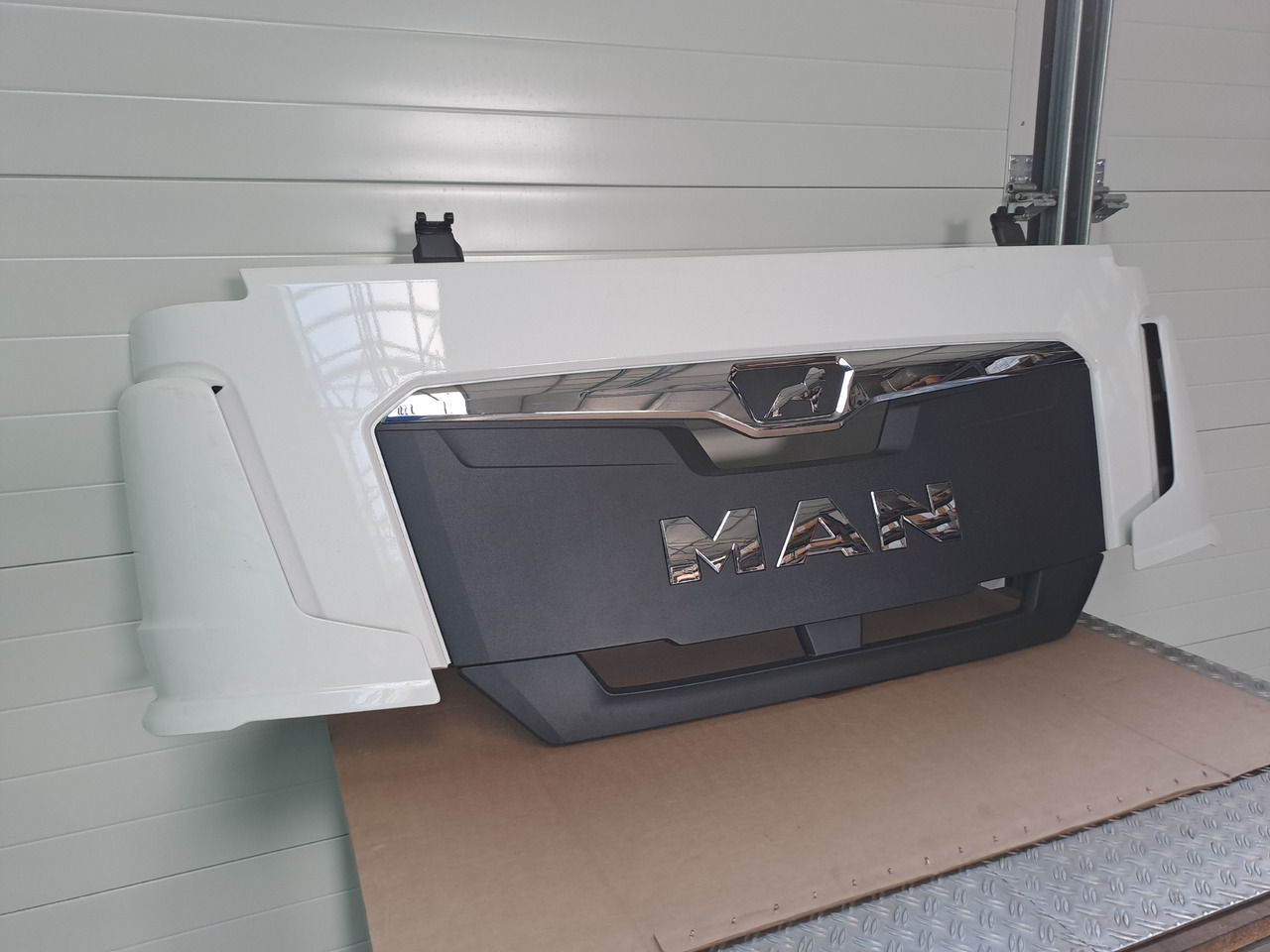 Capota para Camión Neuwertige Frontklappe, silber, schmal MAN TGL / TGM / TG3, Artikel - Nr.: 81.61110 - 6123: foto 7
