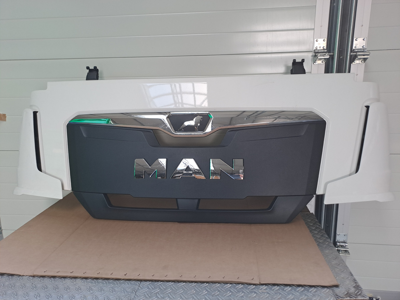 Capota para Camión Neuwertige Frontklappe, silber, schmal MAN TGL / TGM / TG3, Artikel - Nr.: 81.61110 - 6123: foto 8