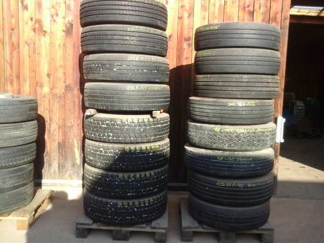 Reifen 235/75 R 17,5 - Neumático para Camión: foto 1 Reifen 235/75 R 17,5 - Neumático para Camión: foto 1